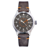 braune Armbanduhr mit Lederband